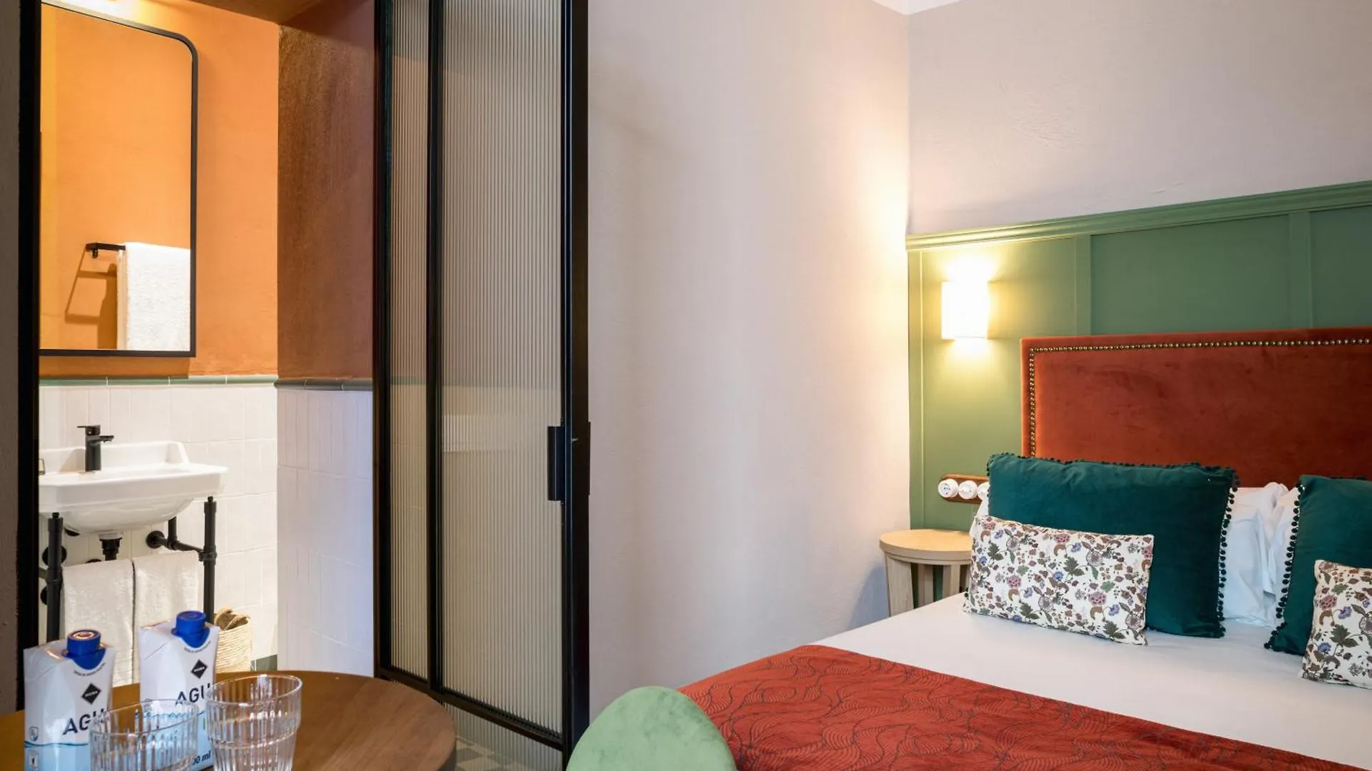The Honest Hotel & Apartments Sevilla 4*,