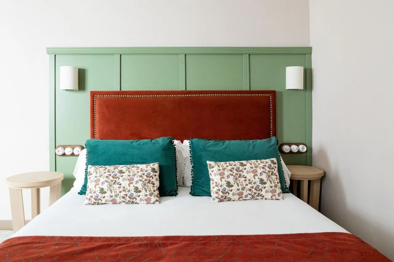 The Honest Hotel & Apartments Sevilla