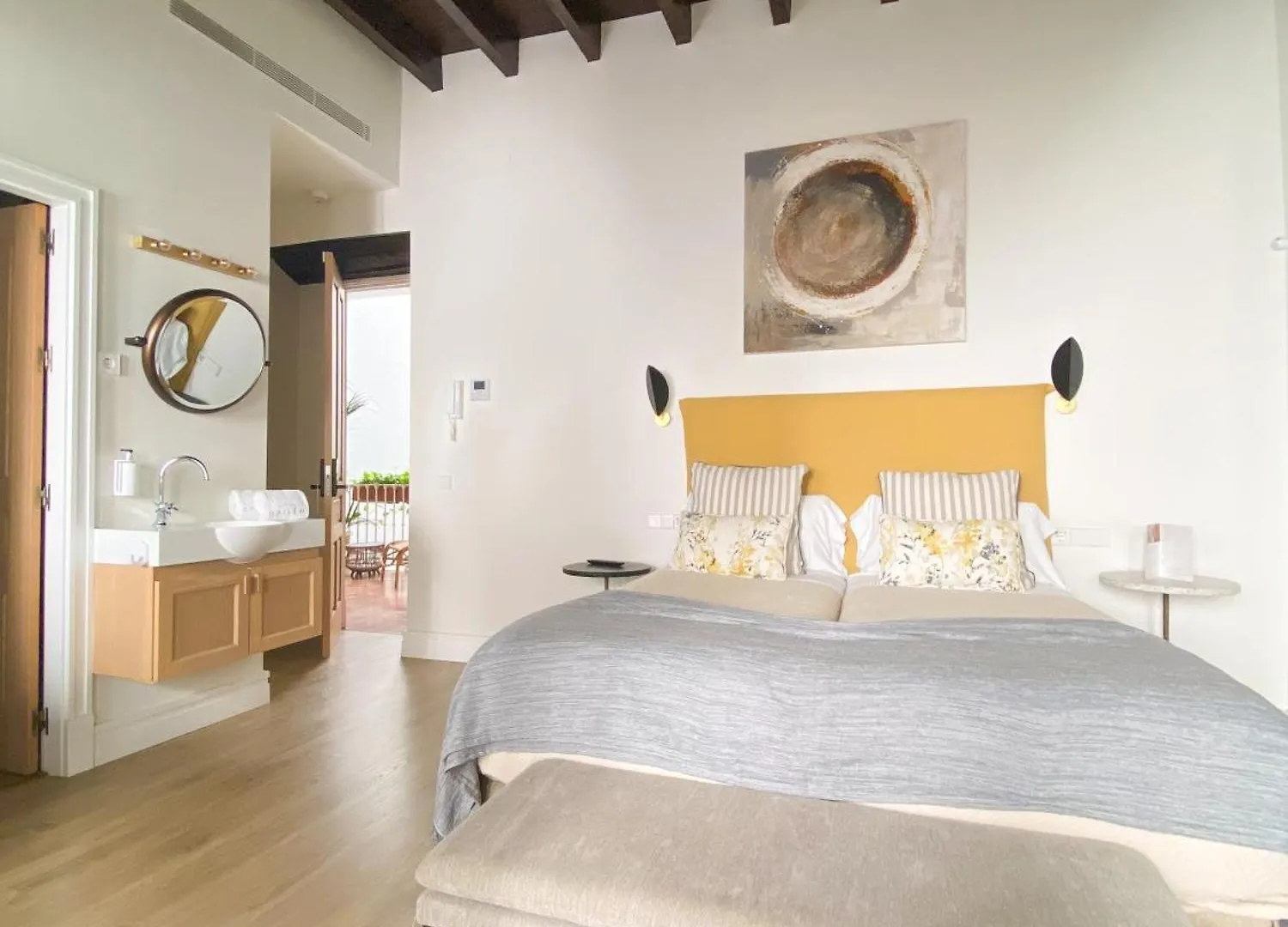 The Honest Hotel & Apartments Sevilla