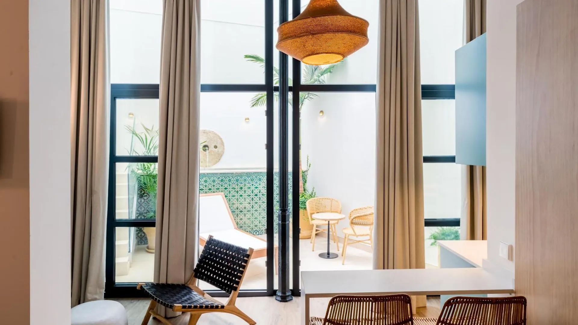 The Honest Hotel & Apartments Sevilla