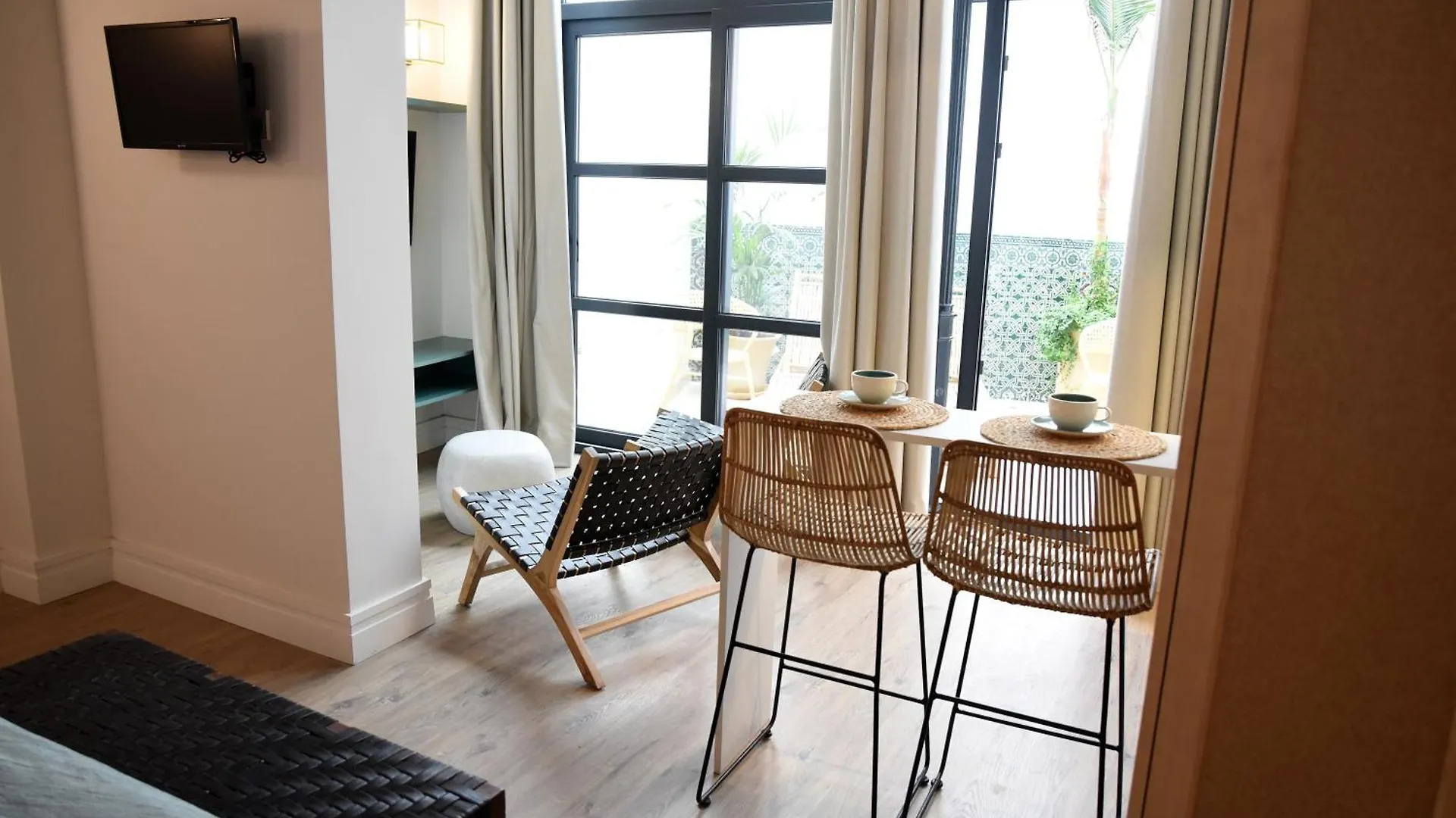 The Honest Hotel & Apartments Sevilla
