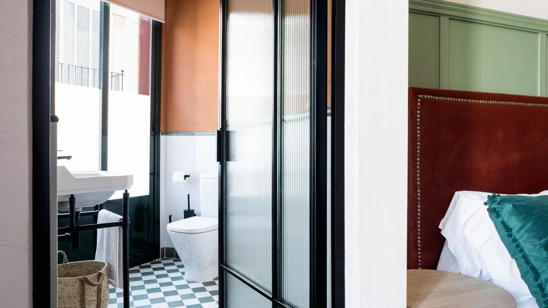 The Honest Hotel & Apartments Sevilla