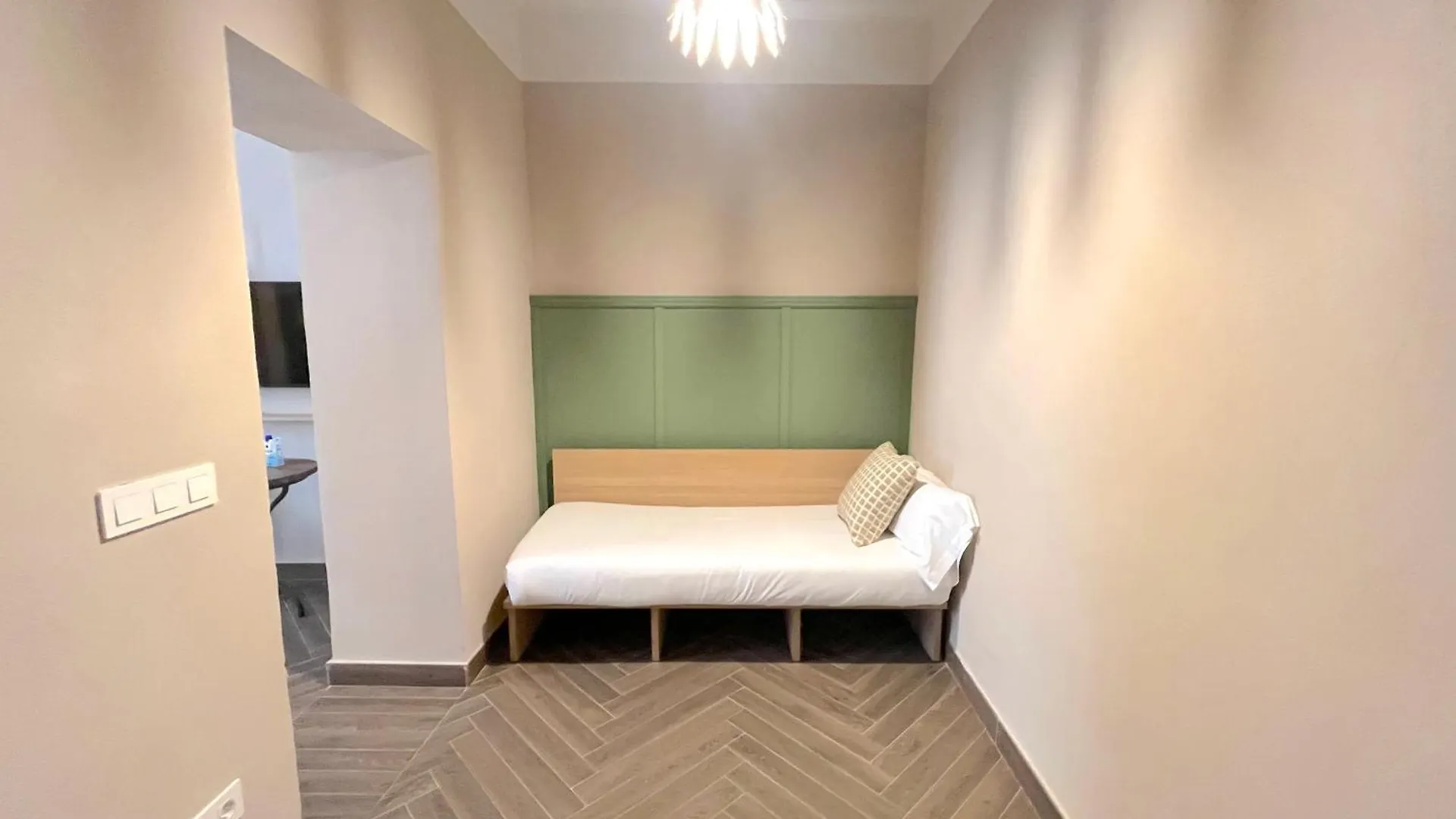 The Honest Hotel & Apartments Sevilla 4*,