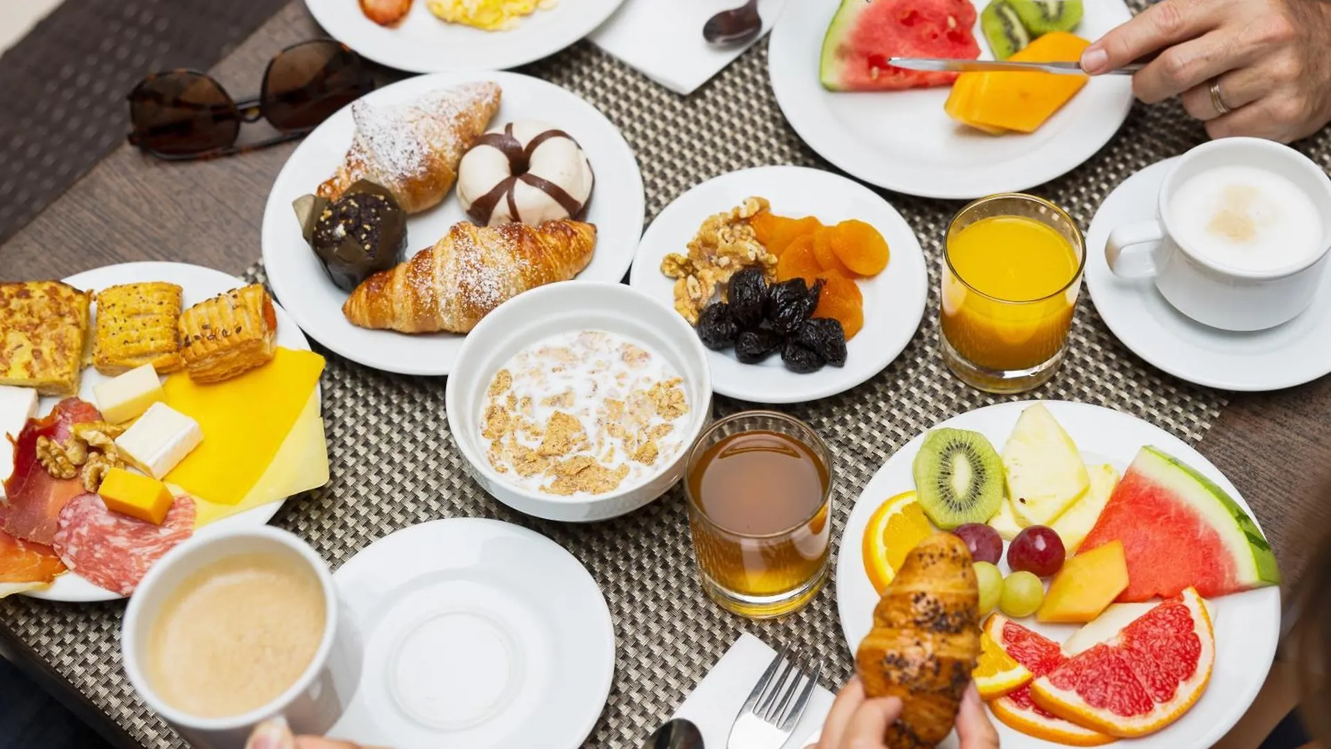 The Honest Hotel & Apartments Sevilla