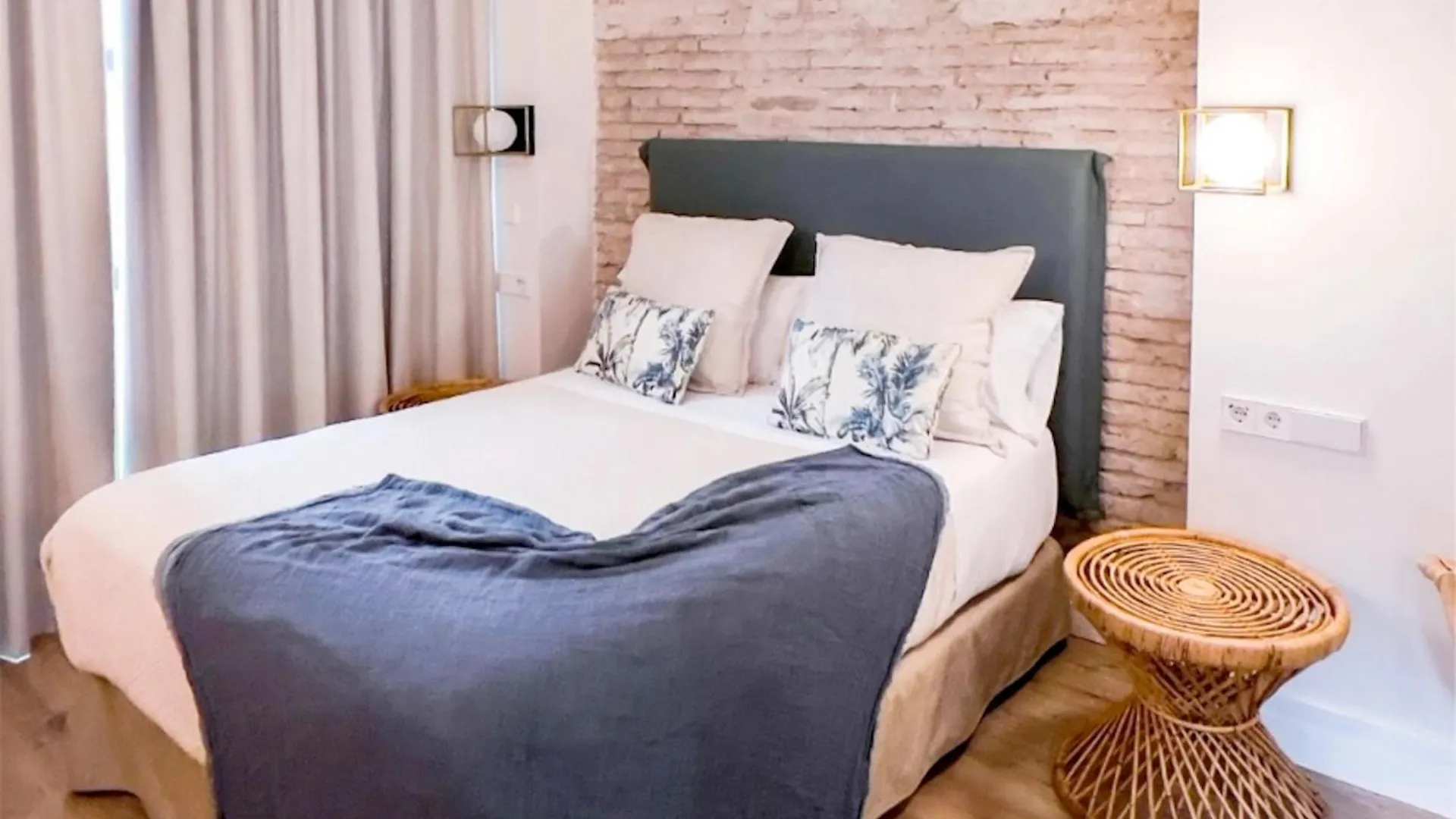 The Honest Hotel & Apartments Sevilla