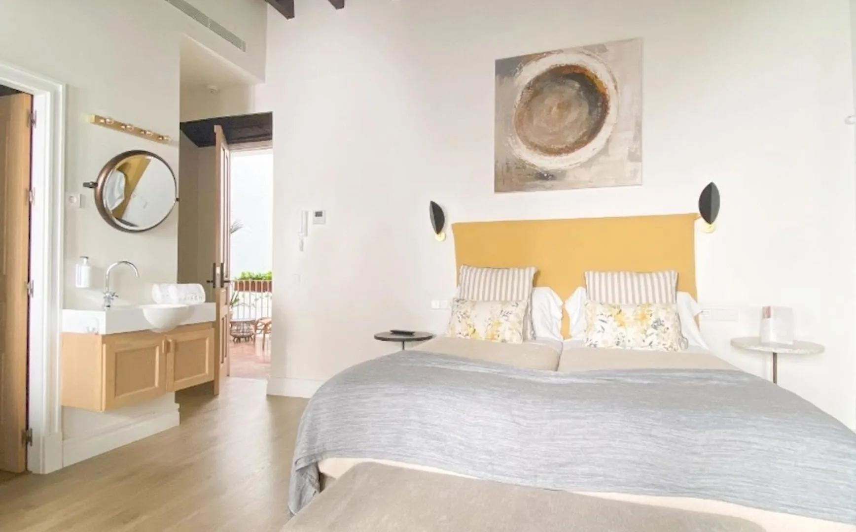 The Honest Hotel & Apartments Sevilla 4*,