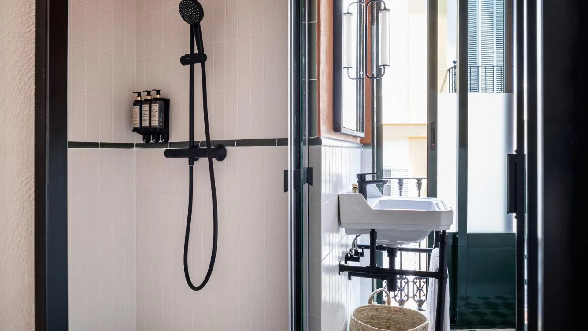 The Honest Hotel & Apartments Севилья 4*,