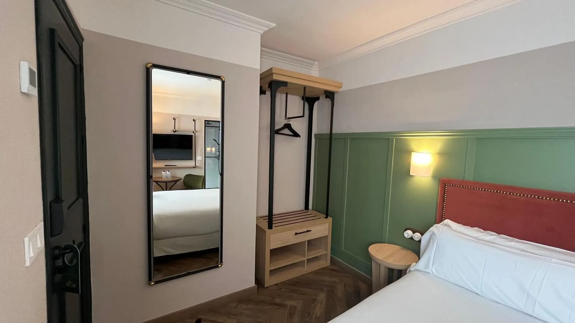 The Honest Hotel & Apartments Sevilla