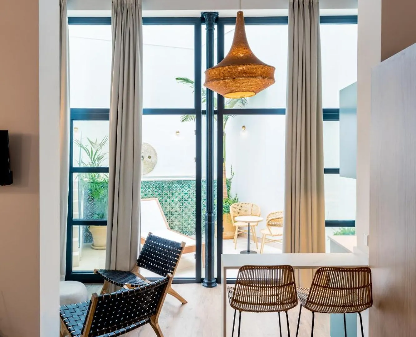 The Honest Hotel & Apartments Sevilla