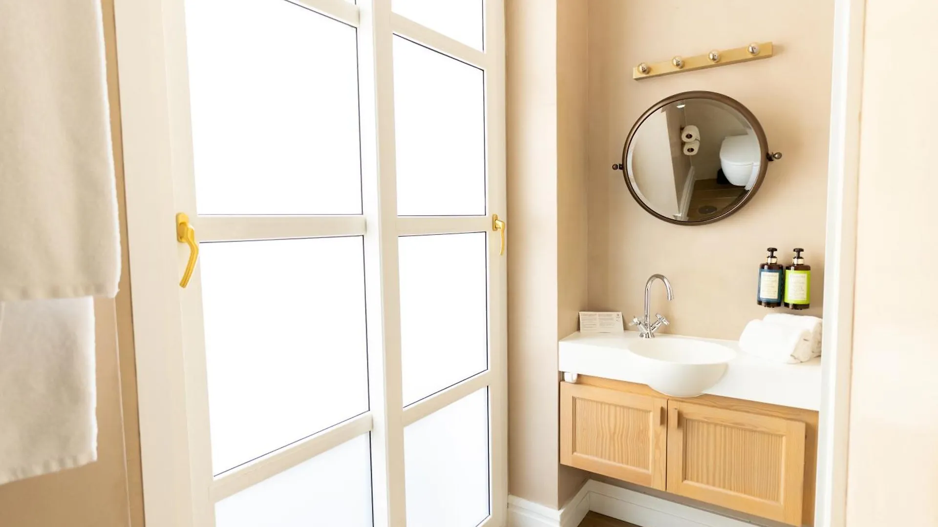 The Honest Hotel & Apartments إشبيلية