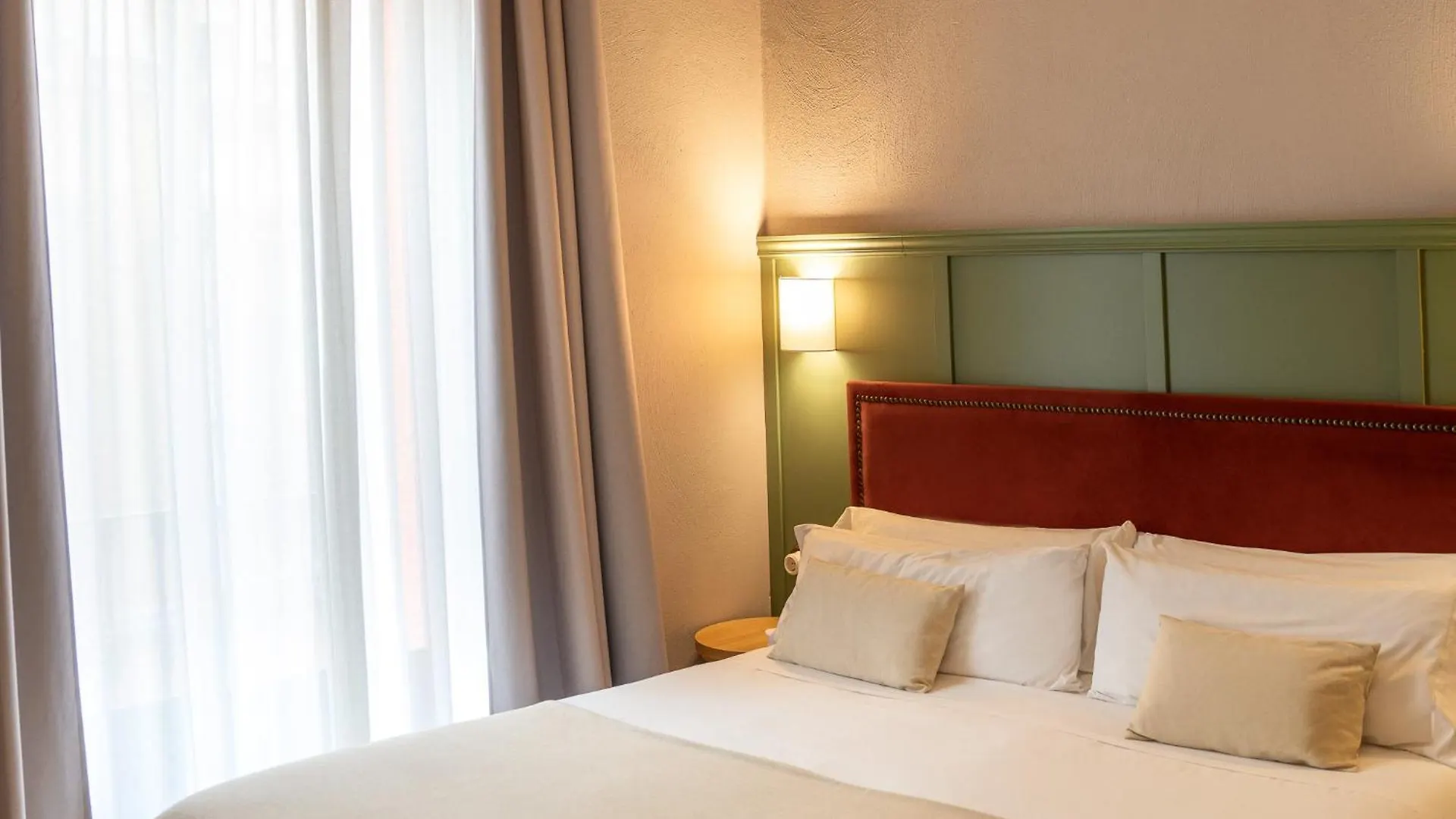 The Honest Hotel & Apartments Seville 3*,  Spain