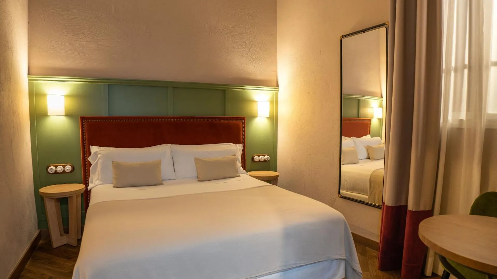 The Honest Hotel & Apartments Sewilla