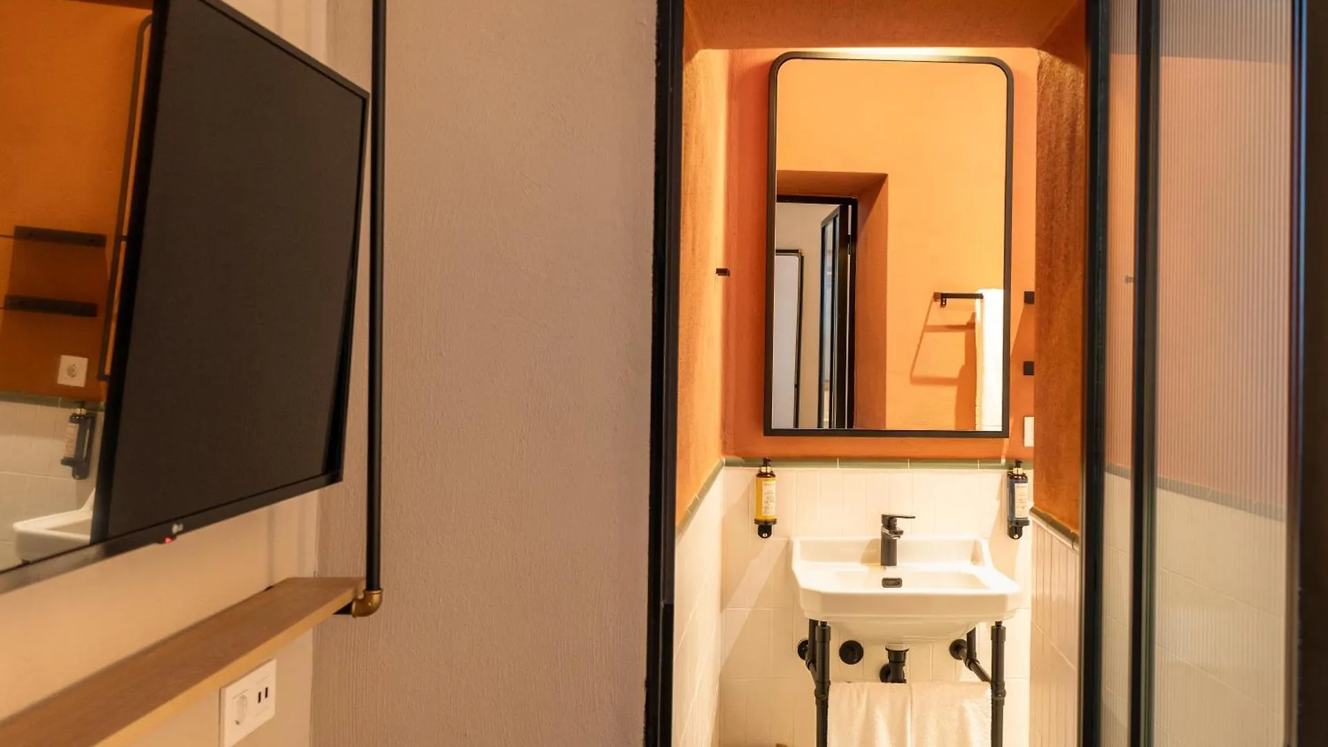 The Honest Hotel & Apartments Sewilla