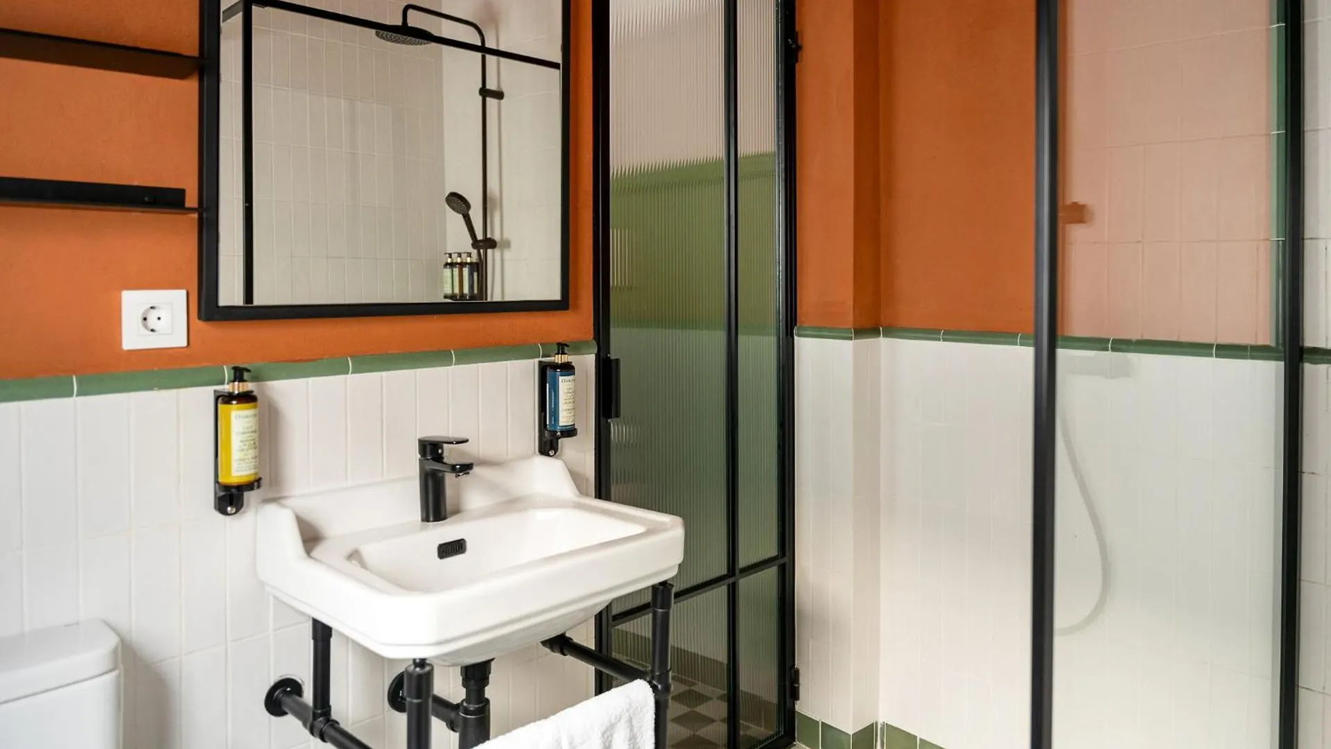 The Honest Hotel & Apartments Sewilla