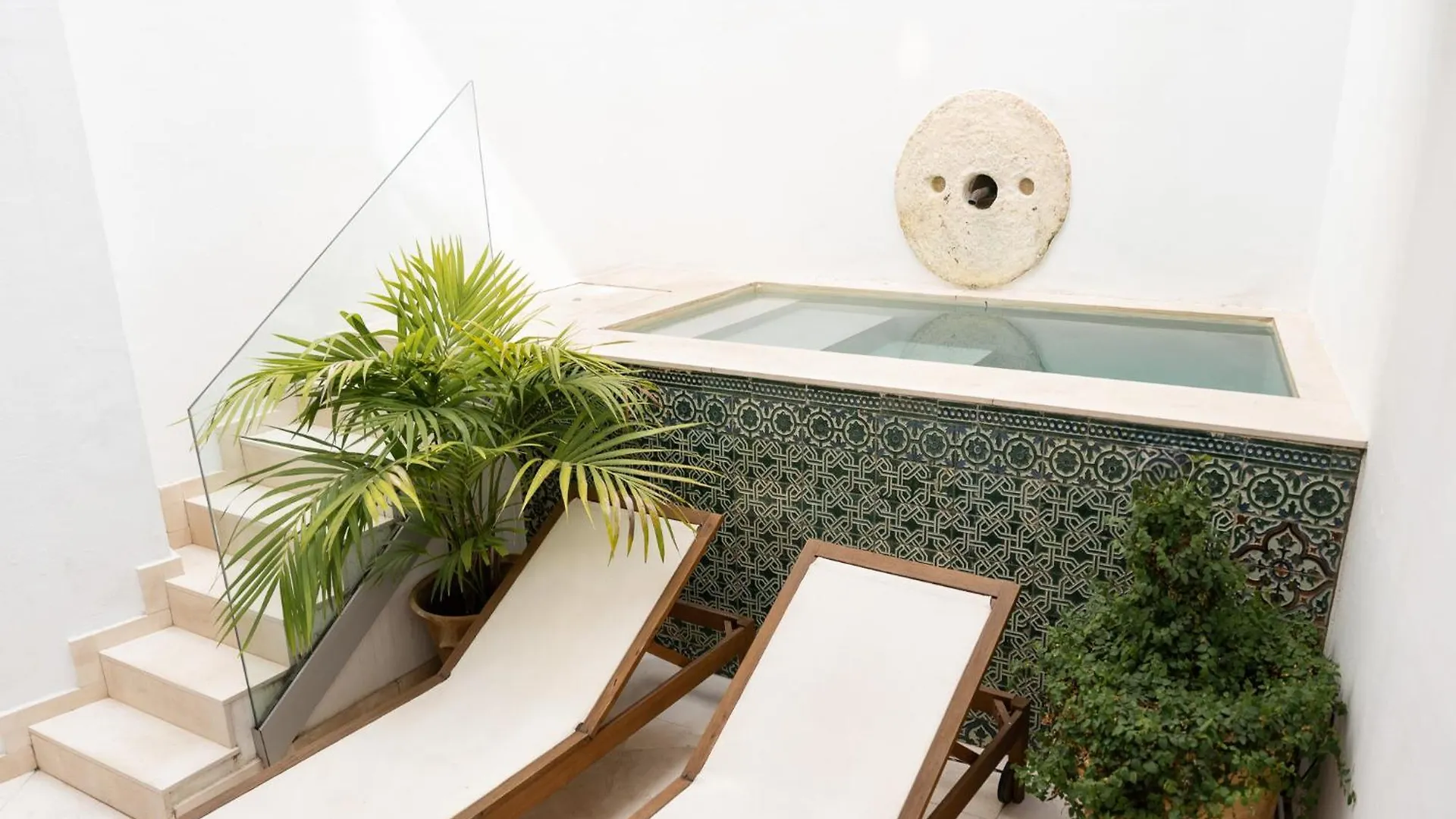 The Honest Hotel & Apartments Sewilla